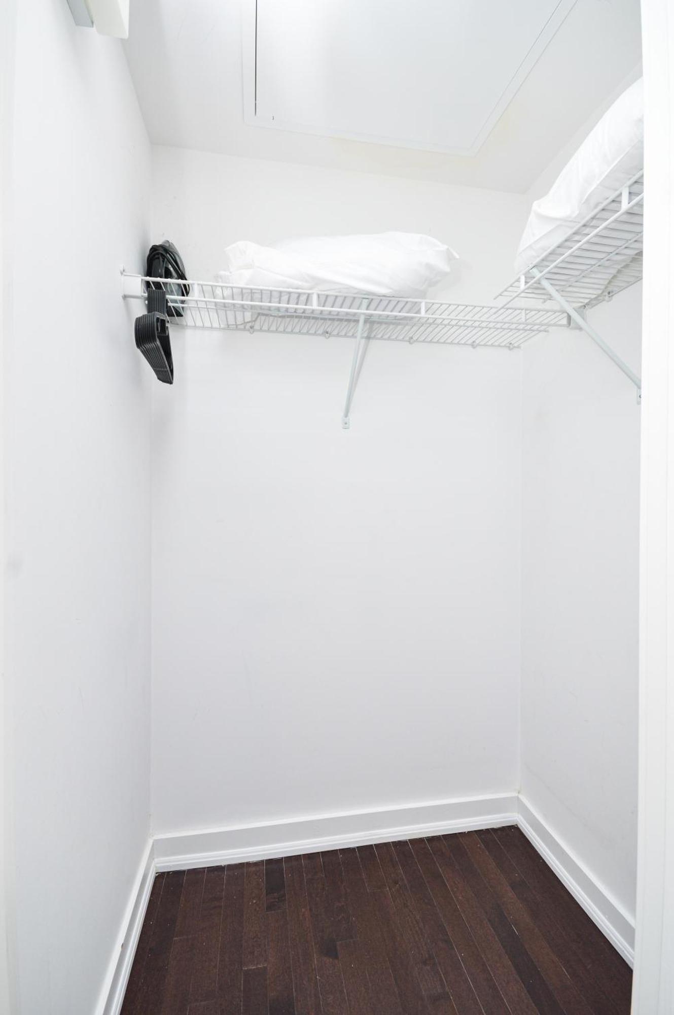 Downtown Toronto Condo Near Cn Tower, Scotiabank Arena, Rogers Centre, Union Station Extérieur photo