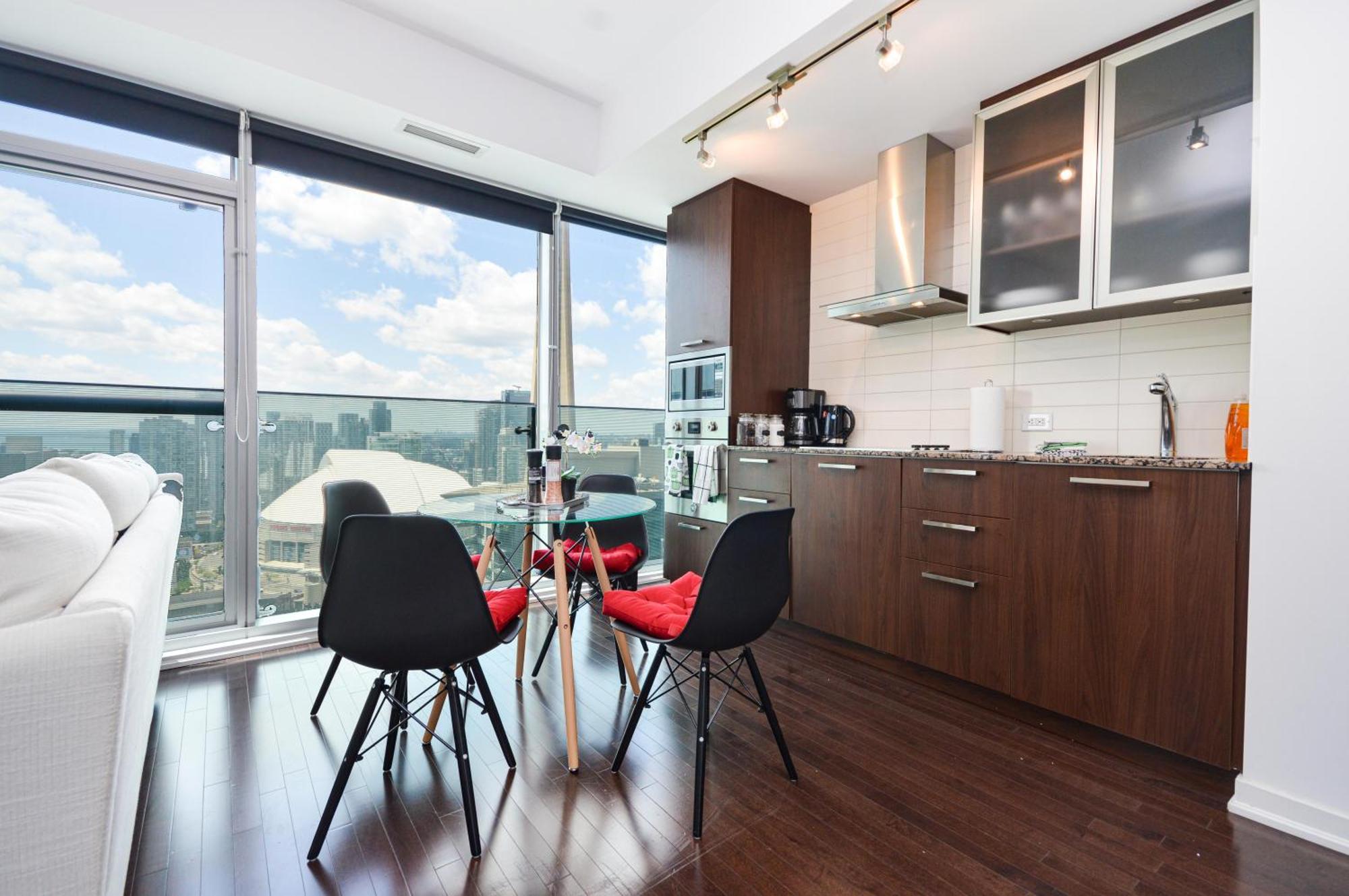Downtown Toronto Condo Near Cn Tower, Scotiabank Arena, Rogers Centre, Union Station Extérieur photo