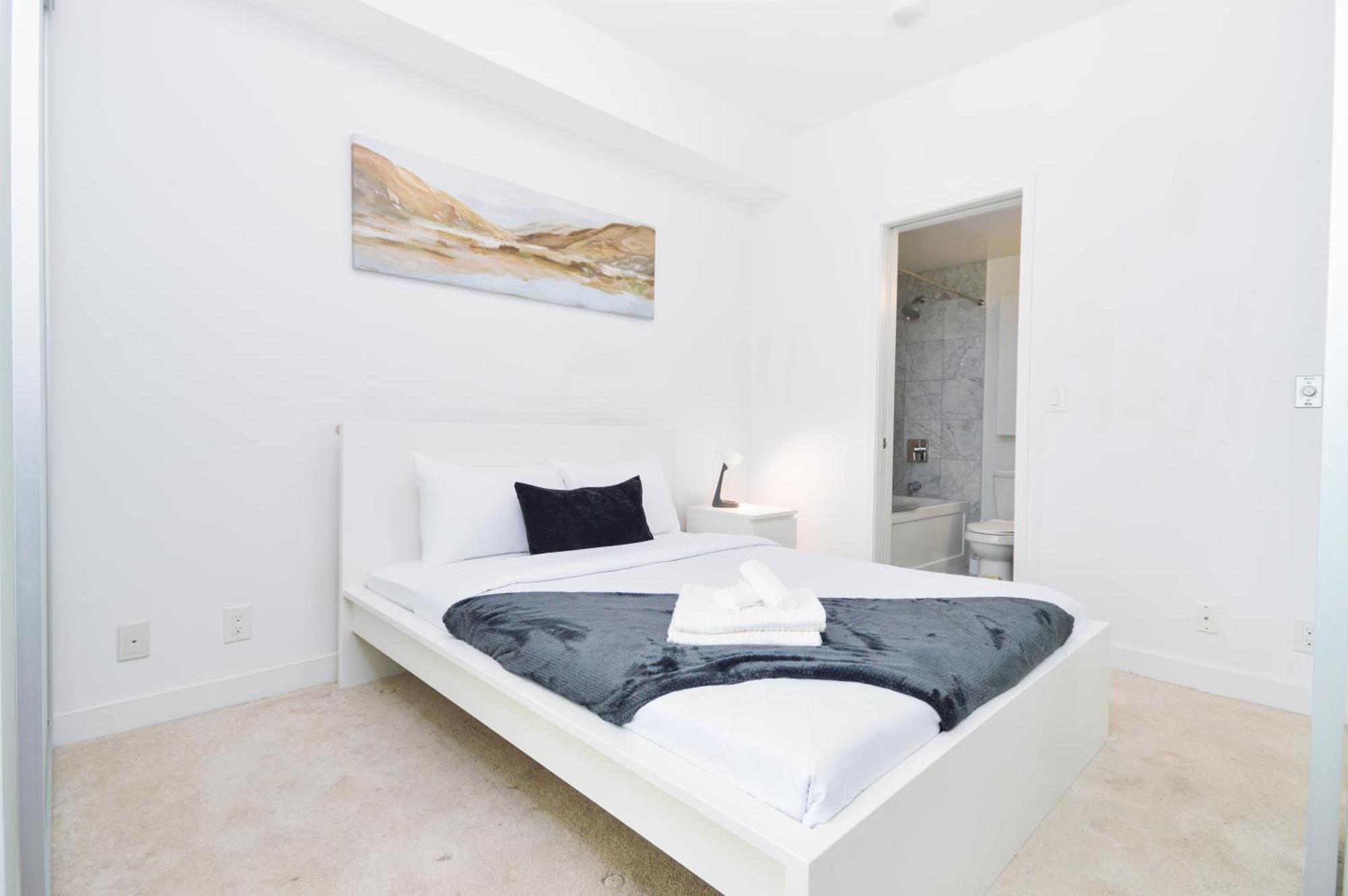 Downtown Toronto Condo Near Cn Tower, Scotiabank Arena, Rogers Centre, Union Station Extérieur photo