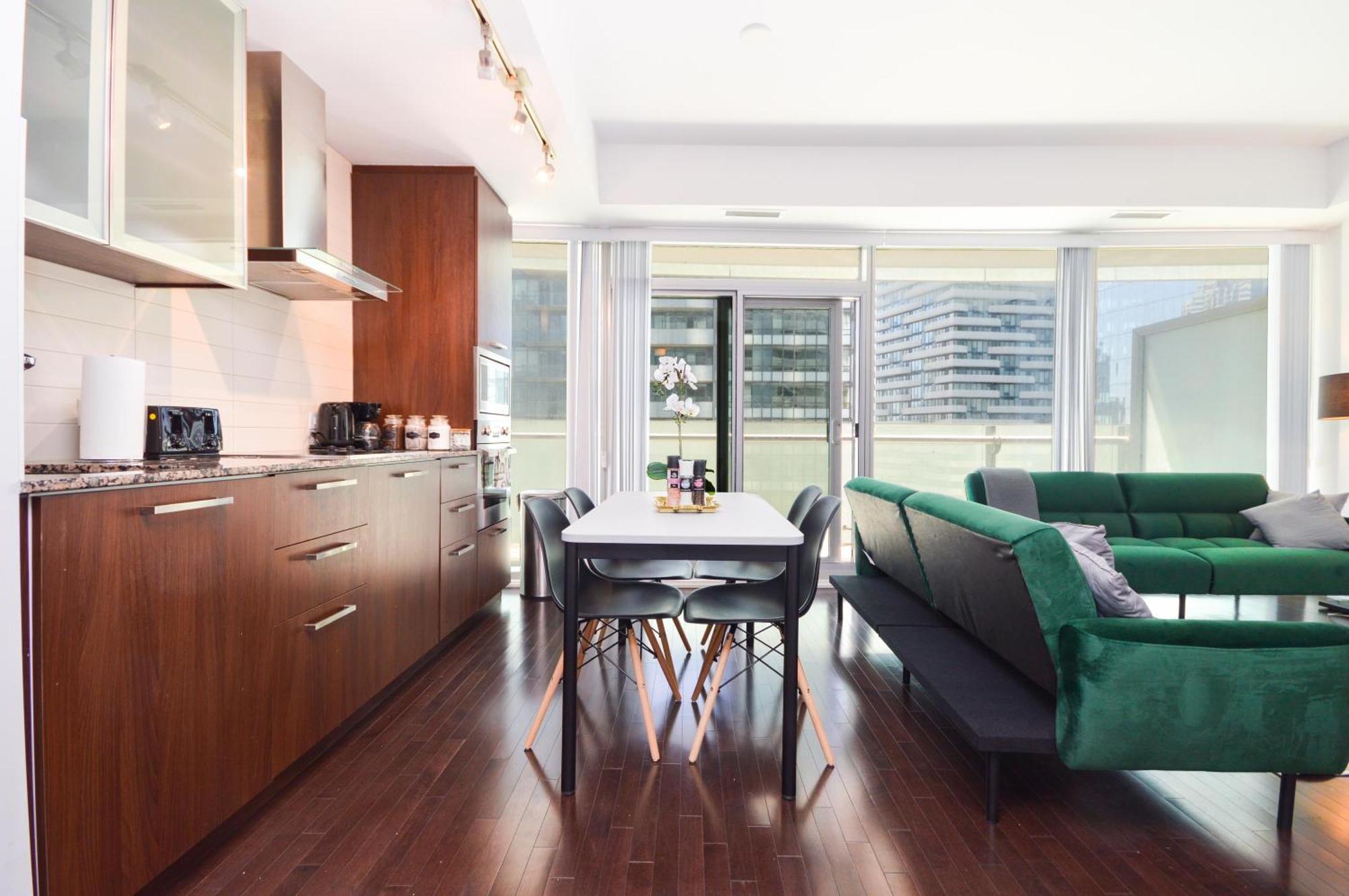 Downtown Toronto Condo Near Cn Tower, Scotiabank Arena, Rogers Centre, Union Station Extérieur photo