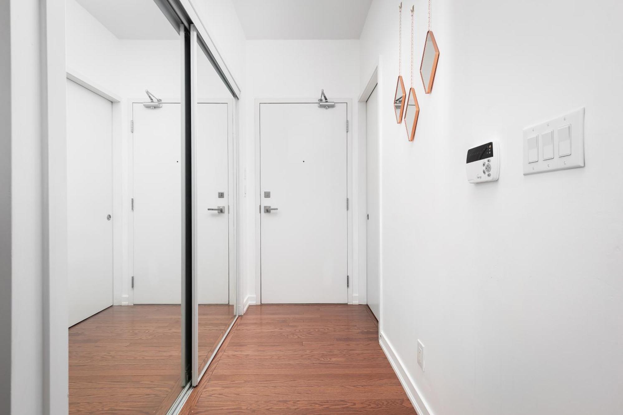 Downtown Toronto Condo Near Cn Tower, Scotiabank Arena, Rogers Centre, Union Station Extérieur photo
