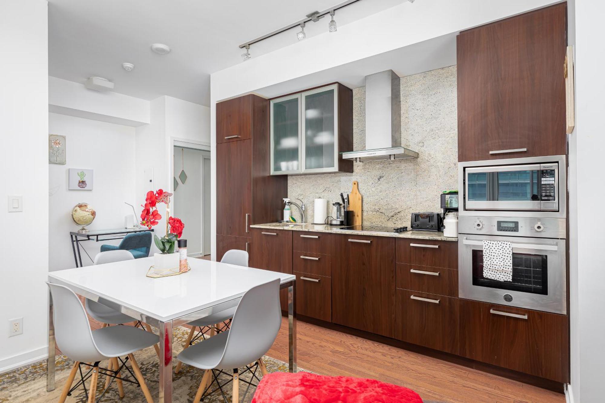 Downtown Toronto Condo Near Cn Tower, Scotiabank Arena, Rogers Centre, Union Station Extérieur photo