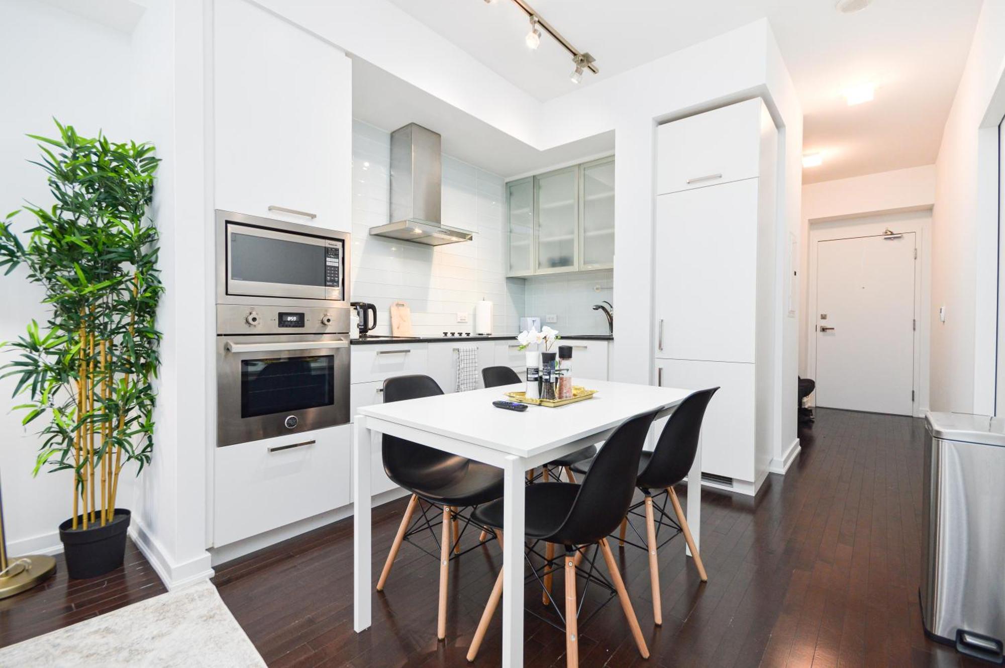 Downtown Toronto Condo Near Cn Tower, Scotiabank Arena, Rogers Centre, Union Station Extérieur photo