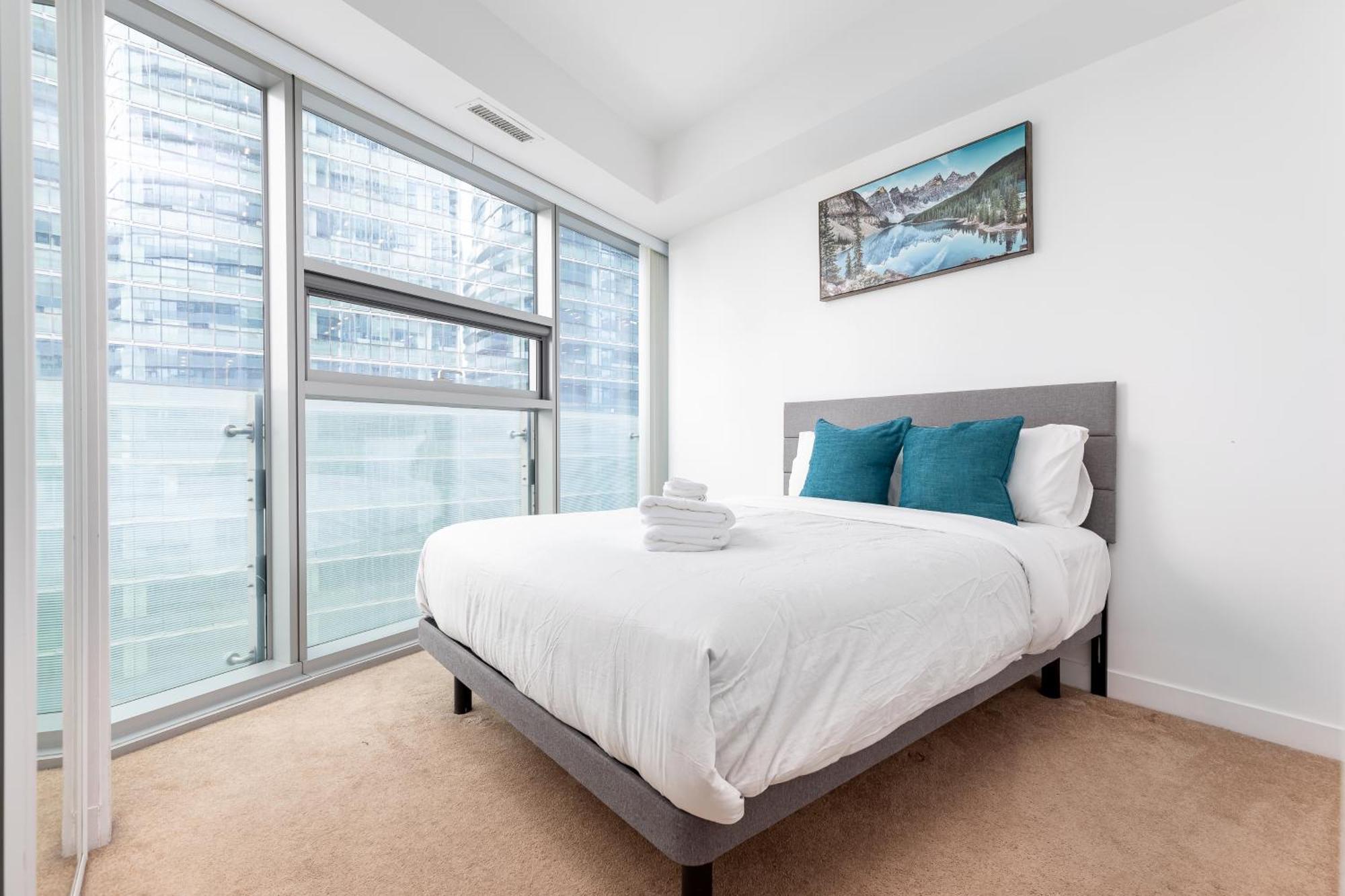 Downtown Toronto Condo Near Cn Tower, Scotiabank Arena, Rogers Centre, Union Station Extérieur photo